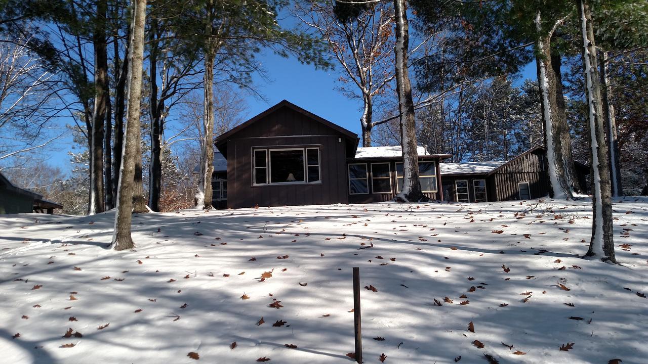 Log Cottage On Blue Lake Kalkaska Exterior photo